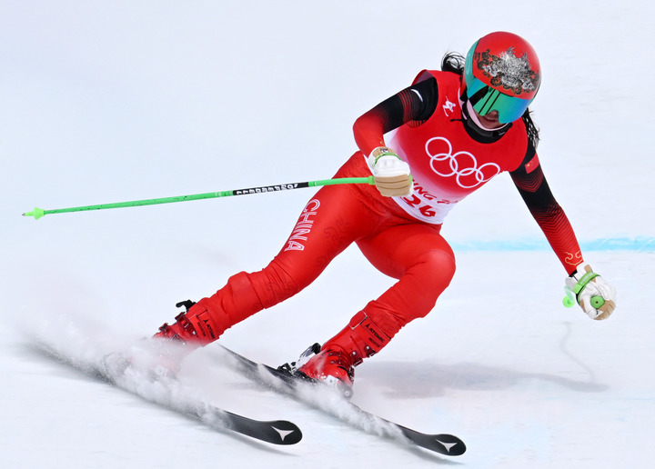 奥地利高山滑雪选手勇夺女子冠军