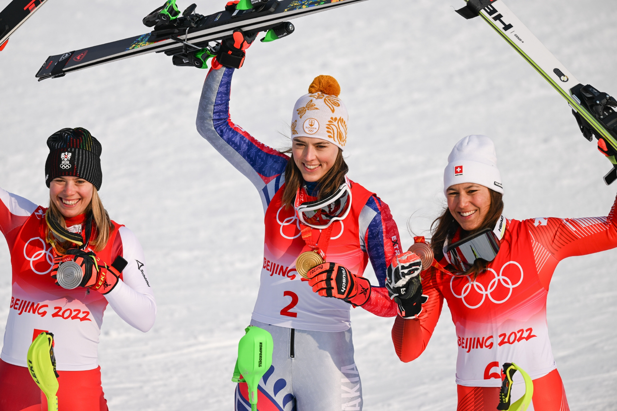 奥地利高山滑雪选手勇夺女子冠军
